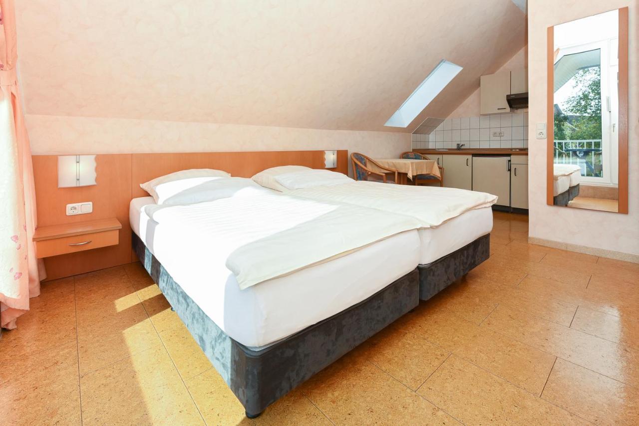 Hotel-Pension Altes Siel 벤세르시엘 외부 사진
